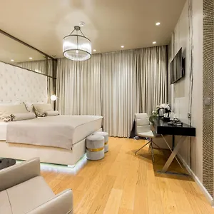 Luxury Fortuna Apartment
